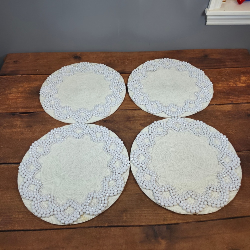 Kim Seybert Placemats Home Set of 4 White Good Beaded Scalloped Round 15in
